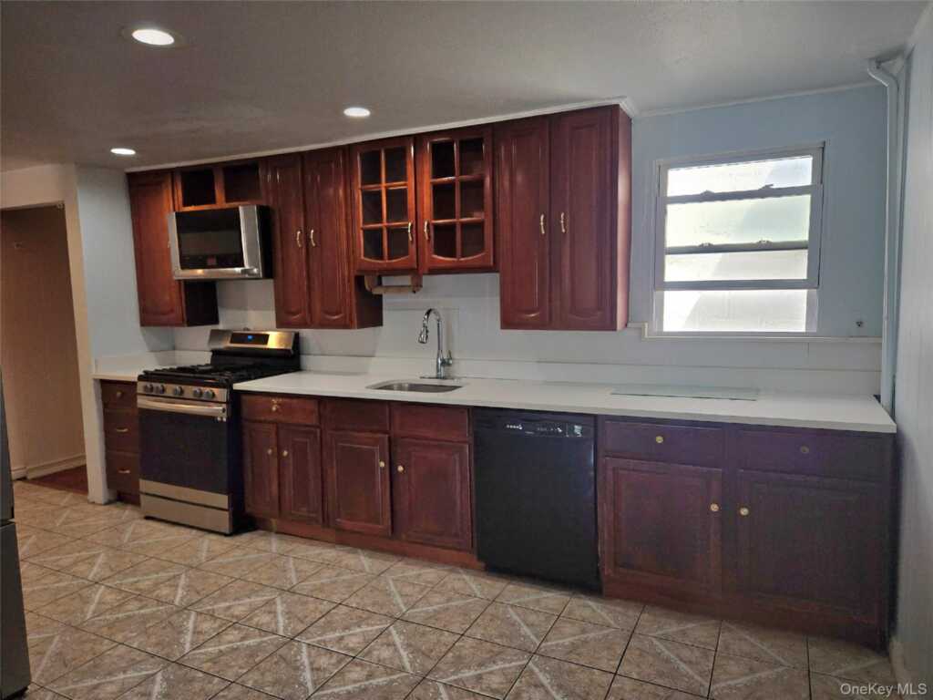 139 Sickles Avenue, Unit #2, New Rochelle, NY 10801 - Photo 3 of 16