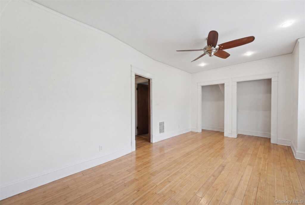 35 Jackson Street, New Rochelle, NY 10801 - Photo 10 of 20