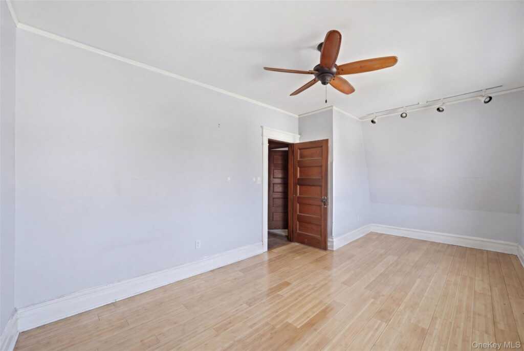 35 Jackson Street, New Rochelle, NY 10801 - Photo 13 of 20