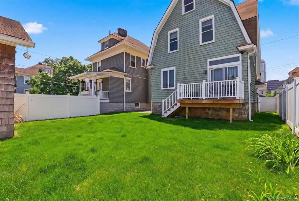 35 Jackson Street, New Rochelle, NY 10801 - Photo 14 of 20