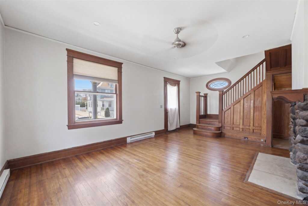 35 Jackson Street, New Rochelle, NY 10801 - Photo 4 of 20