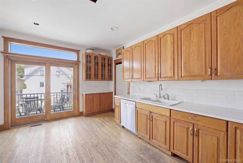 35 Jackson Street, New Rochelle, NY 10801 - Photo 5 of 20