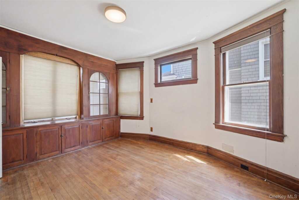 35 Jackson Street, New Rochelle, NY 10801 - Photo 8 of 20