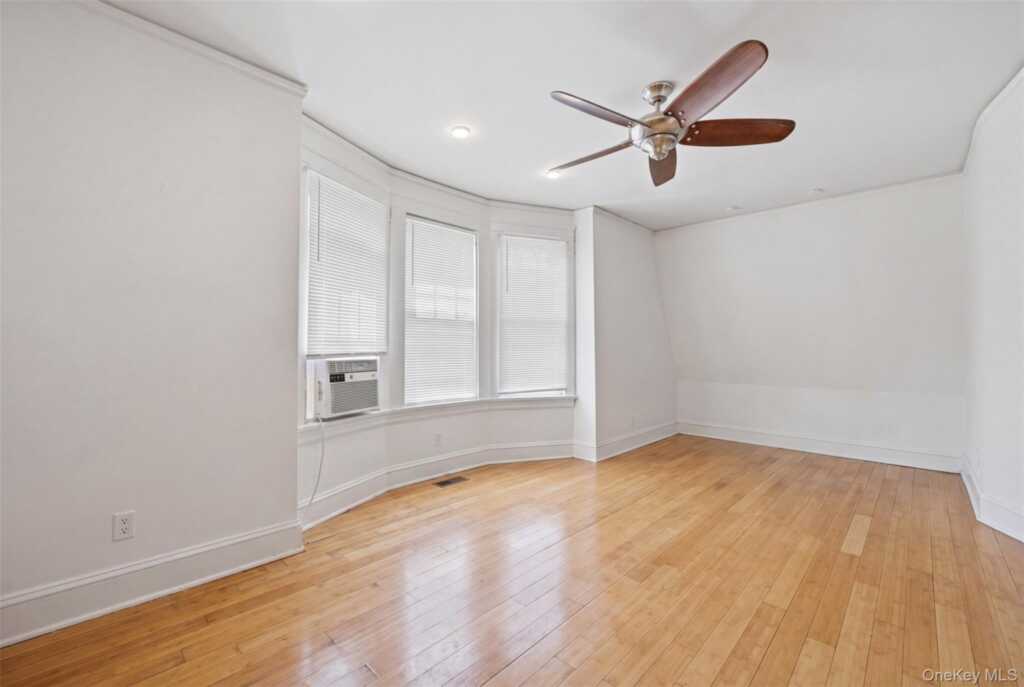 35 Jackson Street, New Rochelle, NY 10801 - Photo 9 of 20