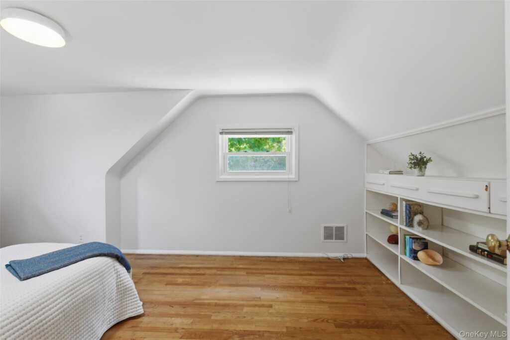 67 Old Country Road, New Rochelle, NY 10804 - Photo 20 of 33