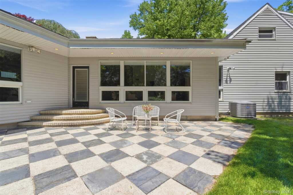 67 Old Country Road, New Rochelle, NY 10804 - Photo 26 of 33