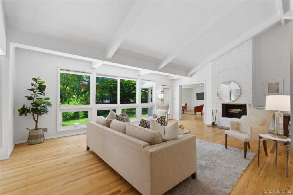 67 Old Country Road, New Rochelle, NY 10804 - Photo 3 of 33
