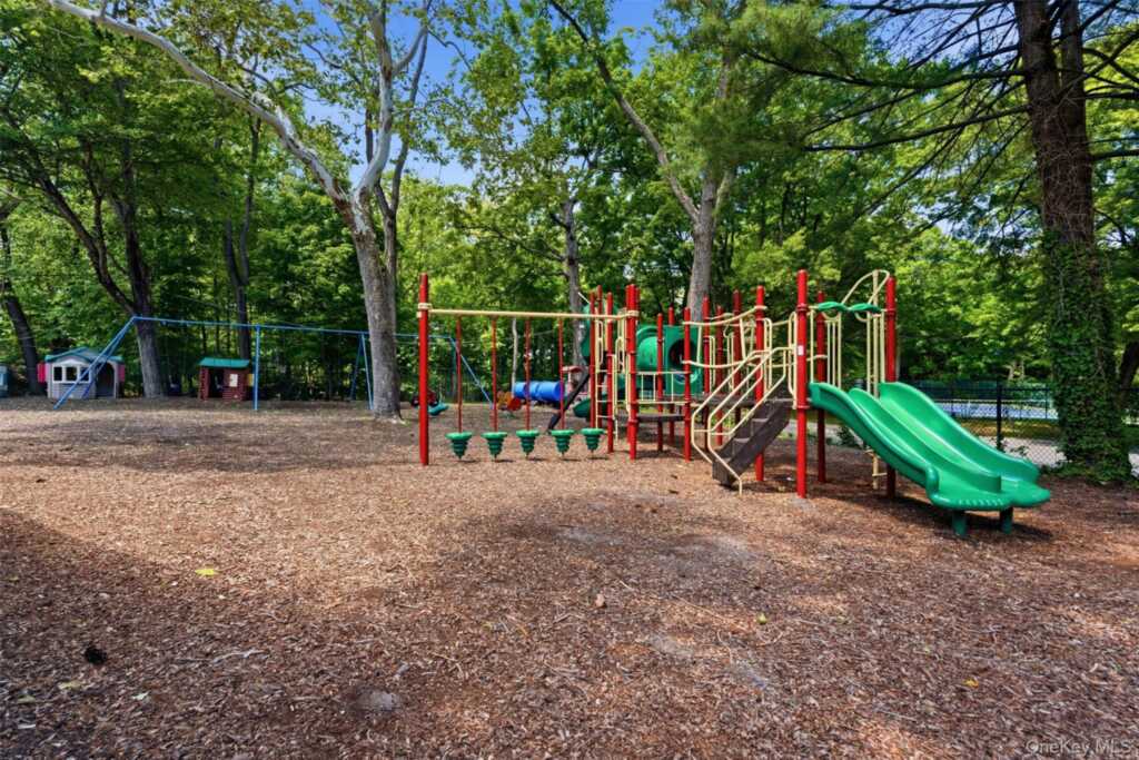 67 Old Country Road, New Rochelle, NY 10804 - Photo 30 of 33