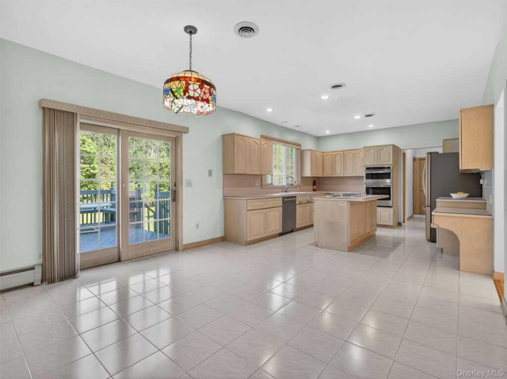216 Strawtown Road, New City, NY 10956 - Photo 6 of 31