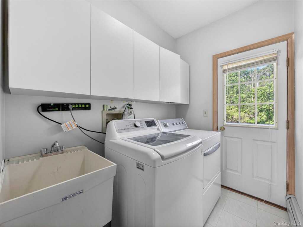 216 Strawtown Road, New City, NY 10956 - Photo 9 of 31