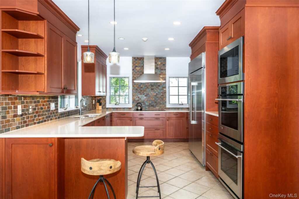 550 Forest Avenue, New Rochelle, NY 10804 - Photo 11 of 40