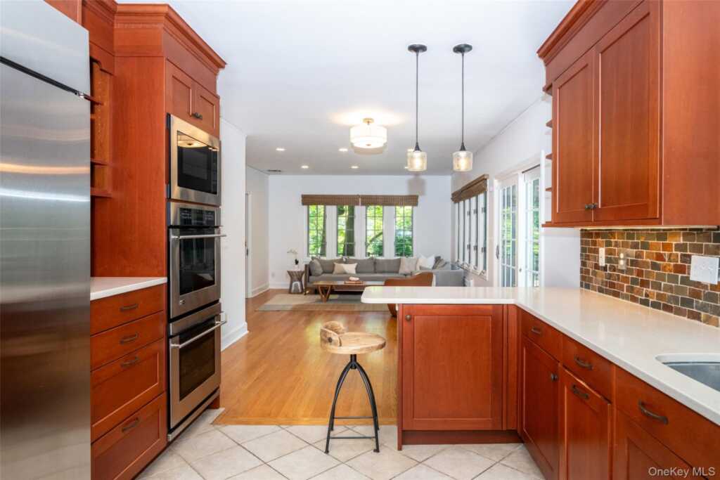 550 Forest Avenue, New Rochelle, NY 10804 - Photo 12 of 40