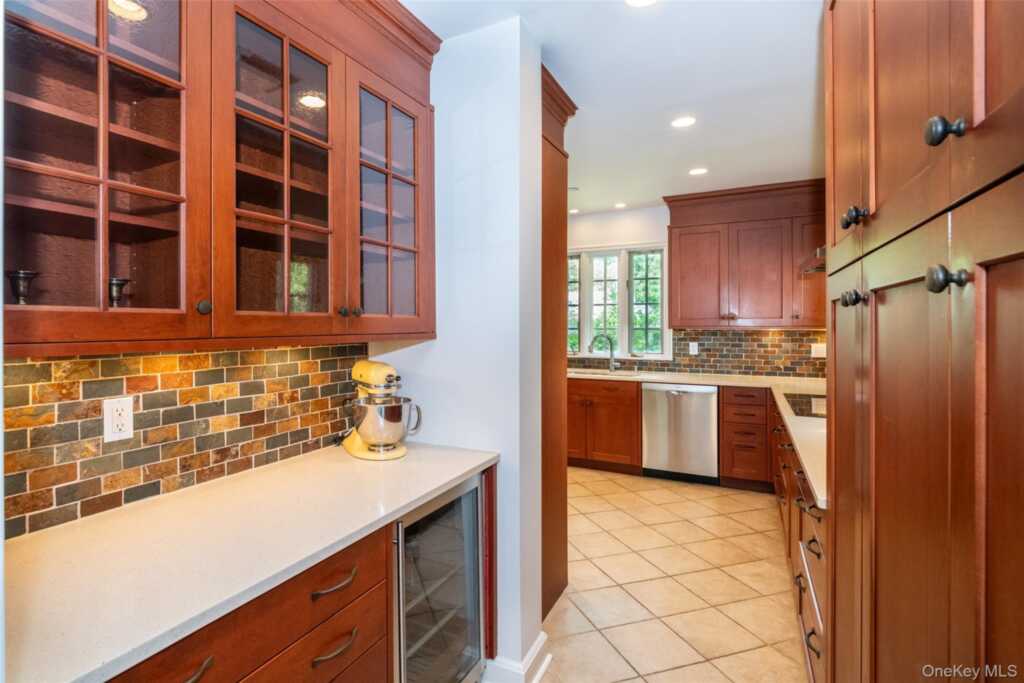 550 Forest Avenue, New Rochelle, NY 10804 - Photo 14 of 40