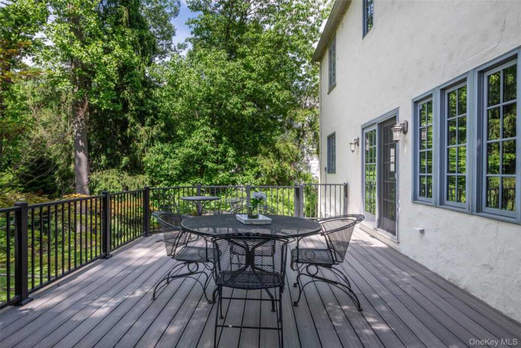 550 Forest Avenue, New Rochelle, NY 10804 - Photo 15 of 40