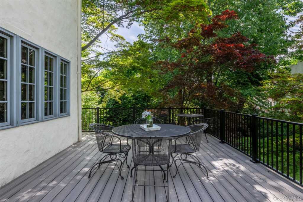 550 Forest Avenue, New Rochelle, NY 10804 - Photo 16 of 40