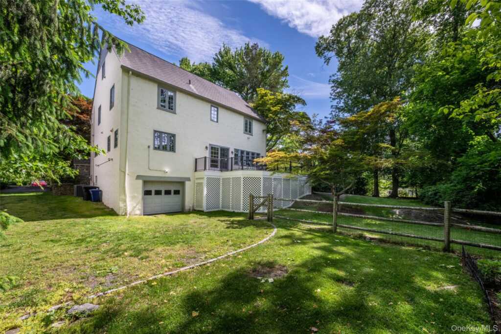 550 Forest Avenue, New Rochelle, NY 10804 - Photo 29 of 40