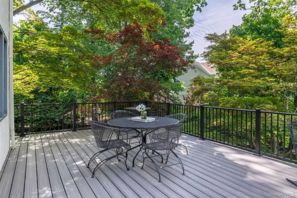 550 Forest Avenue, New Rochelle, NY 10804 - Photo 33 of 40