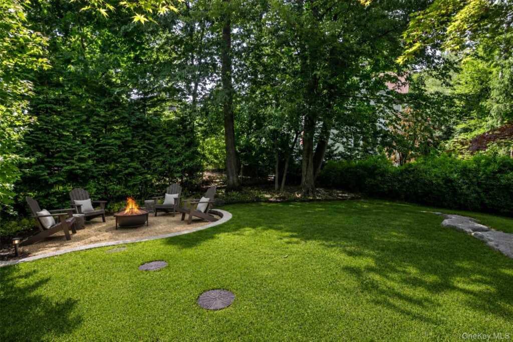 550 Forest Avenue, New Rochelle, NY 10804 - Photo 38 of 40