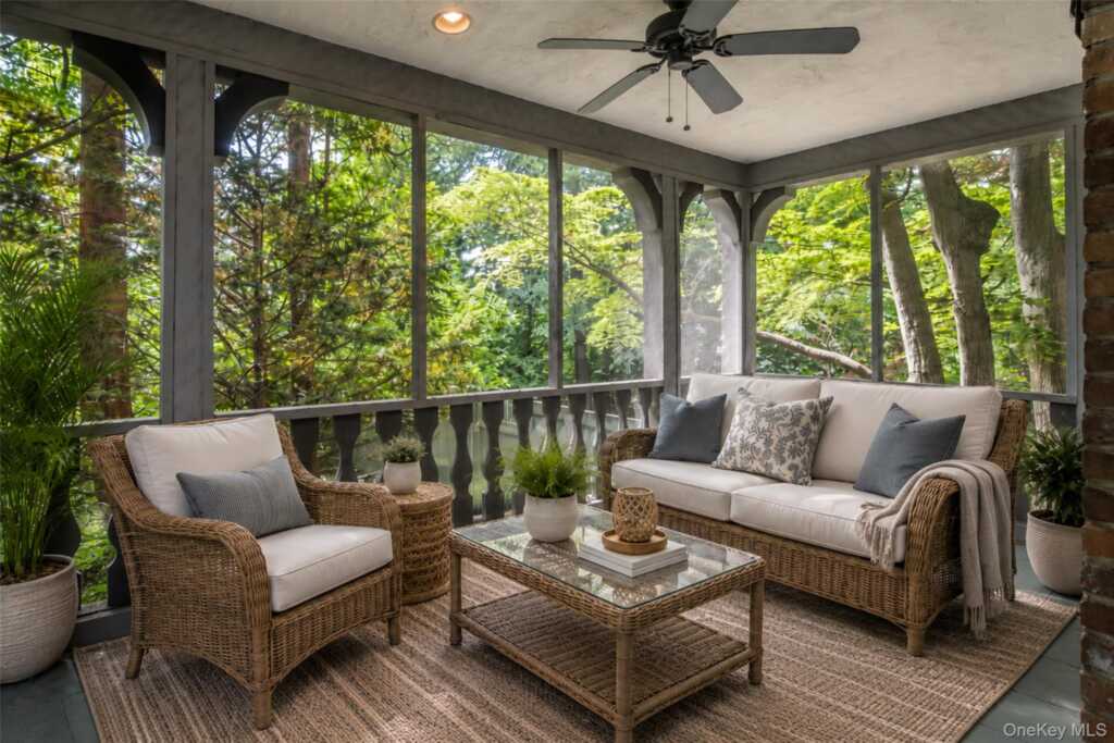 550 Forest Avenue, New Rochelle, NY 10804 - Photo 5 of 40