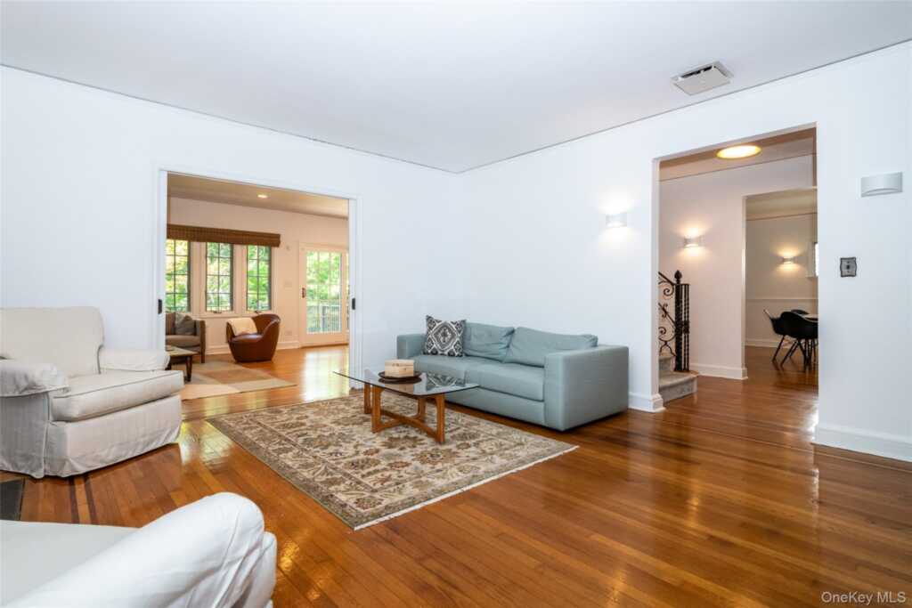 550 Forest Avenue, New Rochelle, NY 10804 - Photo 7 of 40