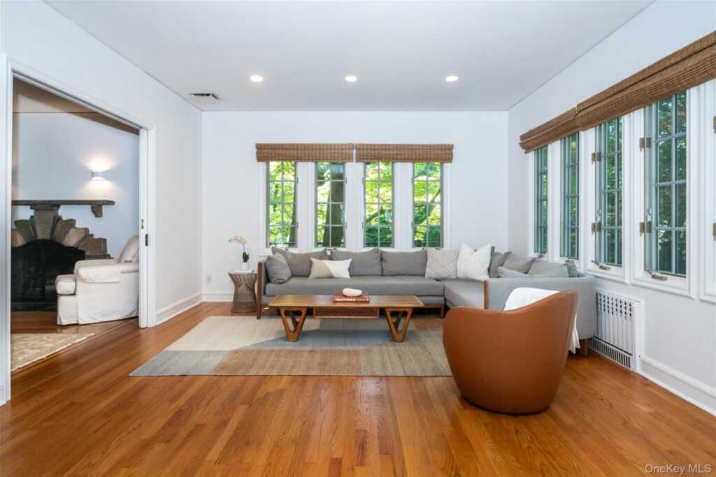 550 Forest Avenue, New Rochelle, NY 10804 - Photo 9 of 40
