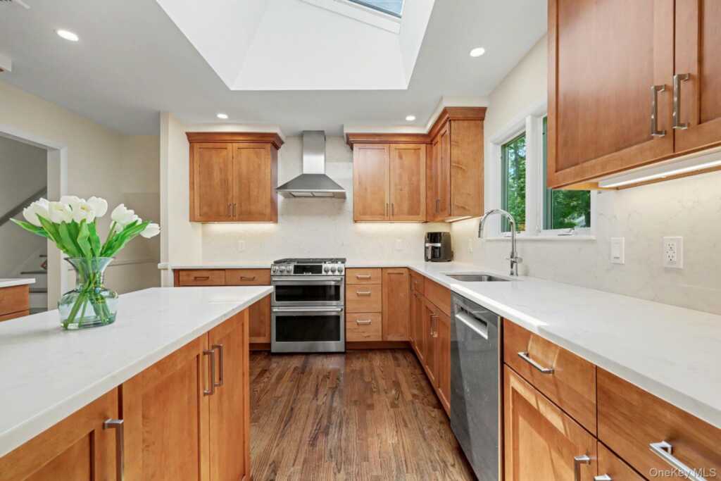 38 Aspen Road, New Rochelle, NY 10804 - Photo 3 of 25