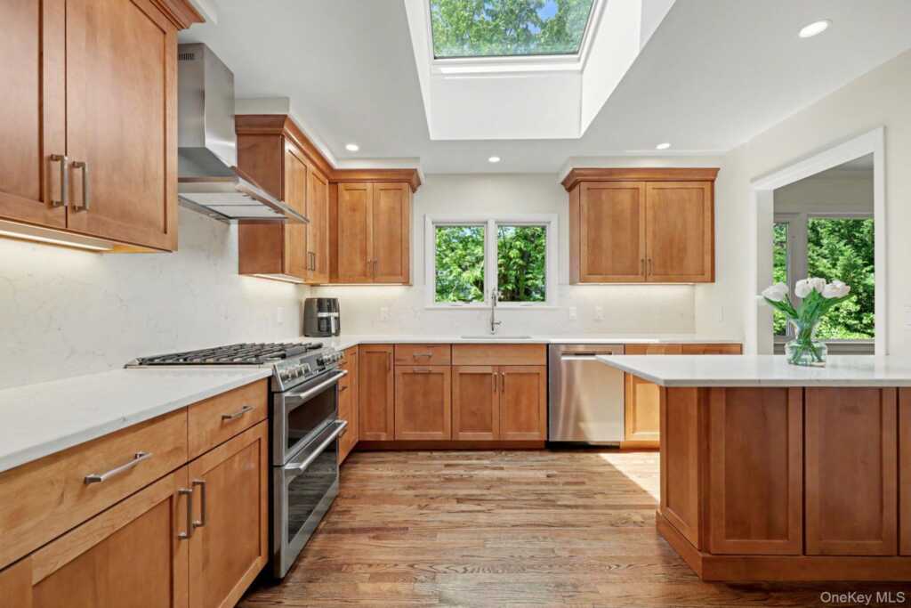38 Aspen Road, New Rochelle, NY 10804 - Photo 4 of 25