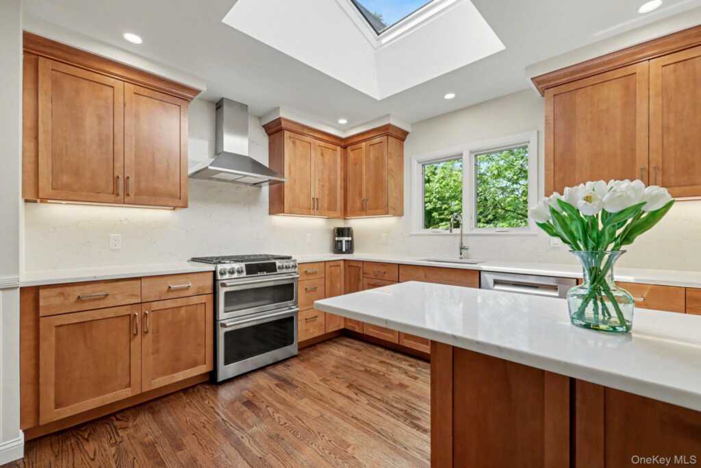 38 Aspen Road, New Rochelle, NY 10804 - Photo 5 of 25