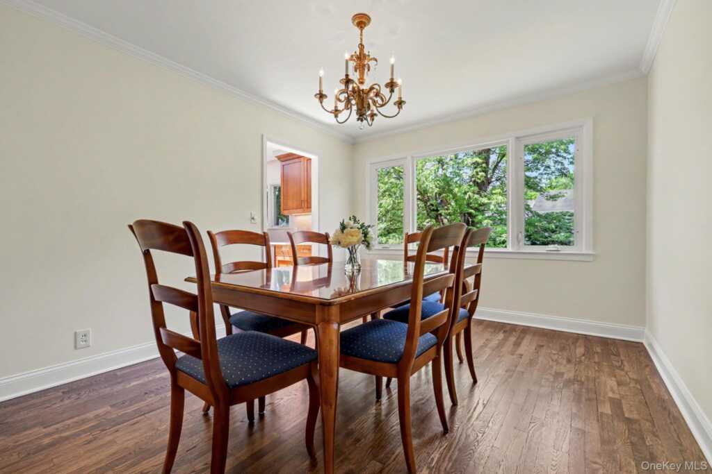 38 Aspen Road, New Rochelle, NY 10804 - Photo 8 of 25