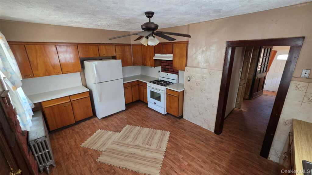 146 Beechwood Avenue, New Rochelle, NY 10801 - Photo 4 of 19