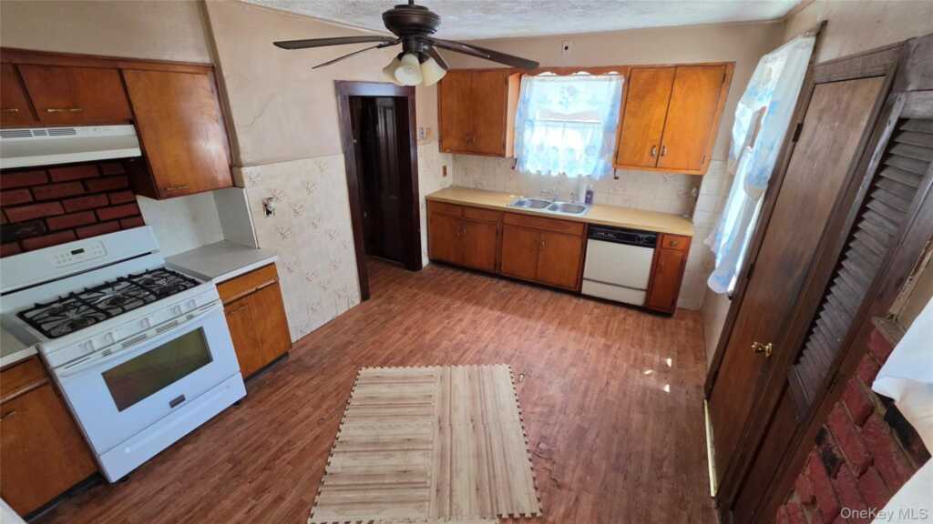146 Beechwood Avenue, New Rochelle, NY 10801 - Photo 5 of 19