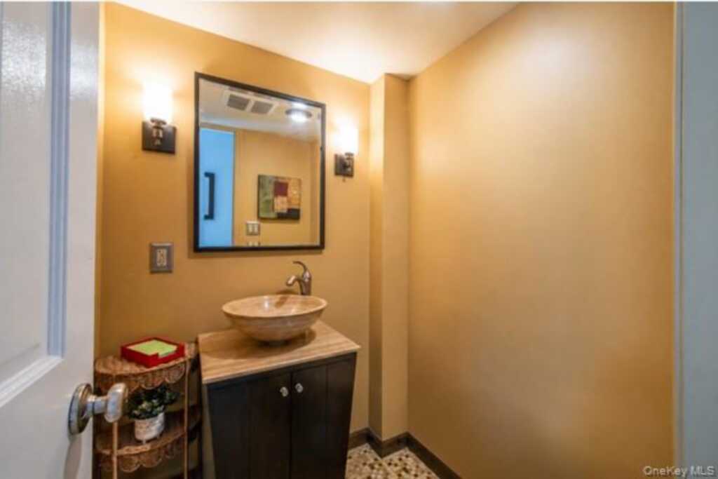 1 Lynns Way, New Rochelle, NY 10805 - Photo 10 of 30
