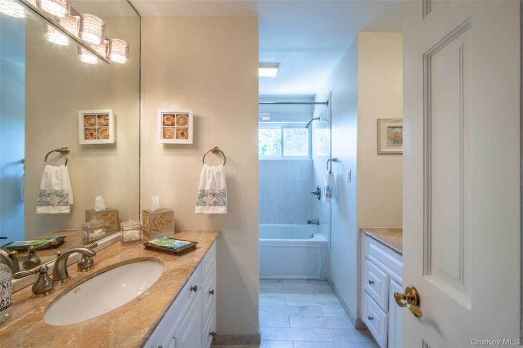 1 Lynns Way, New Rochelle, NY 10805 - Photo 12 of 30