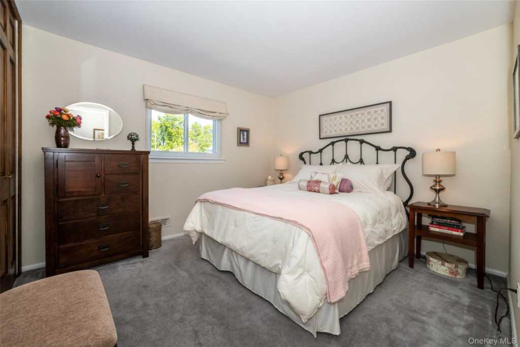 1 Lynns Way, New Rochelle, NY 10805 - Photo 14 of 30