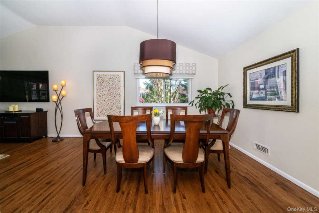 1 Lynns Way, New Rochelle, NY 10805 - Photo 7 of 30