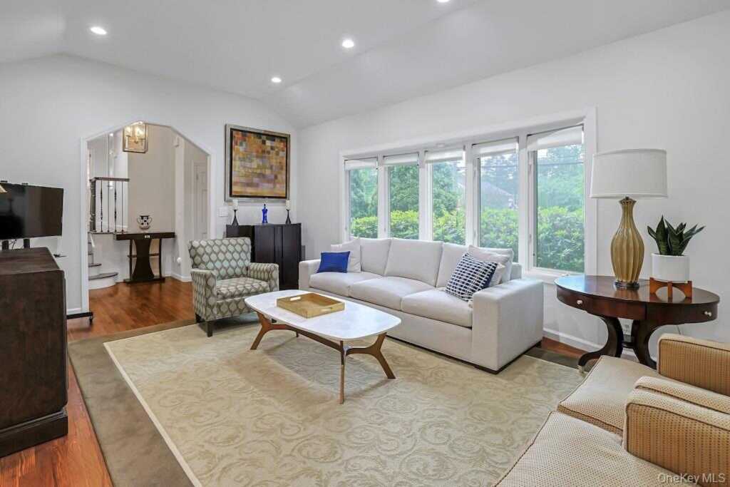 305 Stratton Road, New Rochelle, NY 10804 - Photo 14 of 32