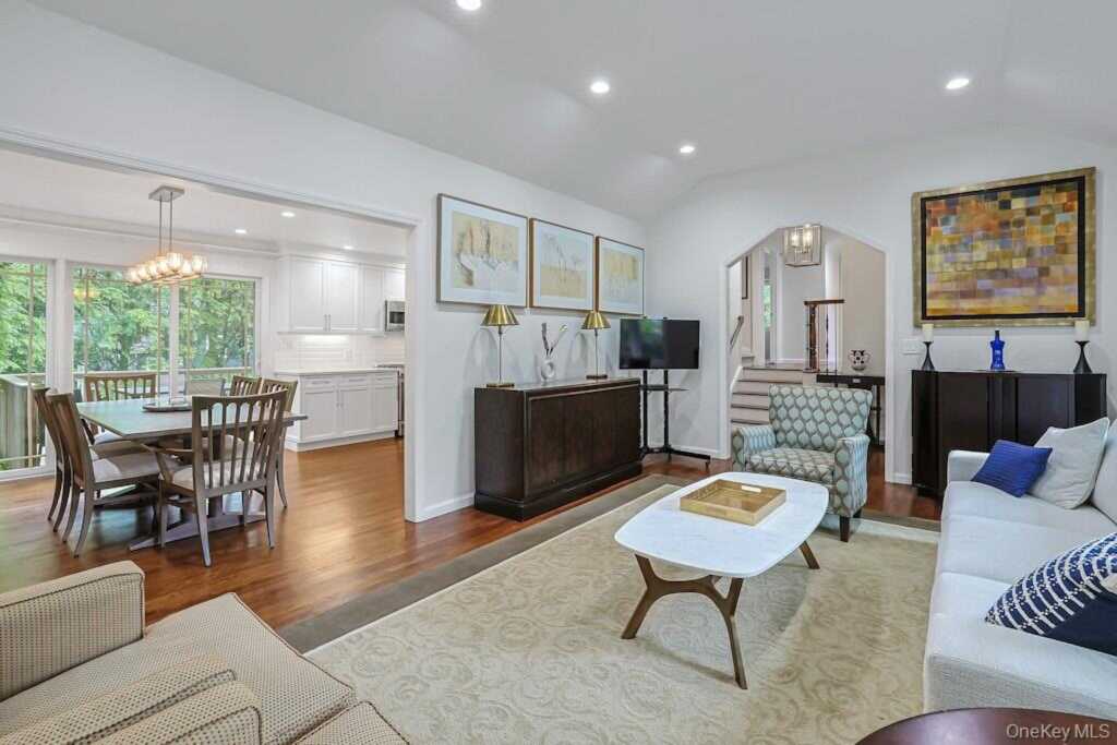 305 Stratton Road, New Rochelle, NY 10804 - Photo 15 of 32