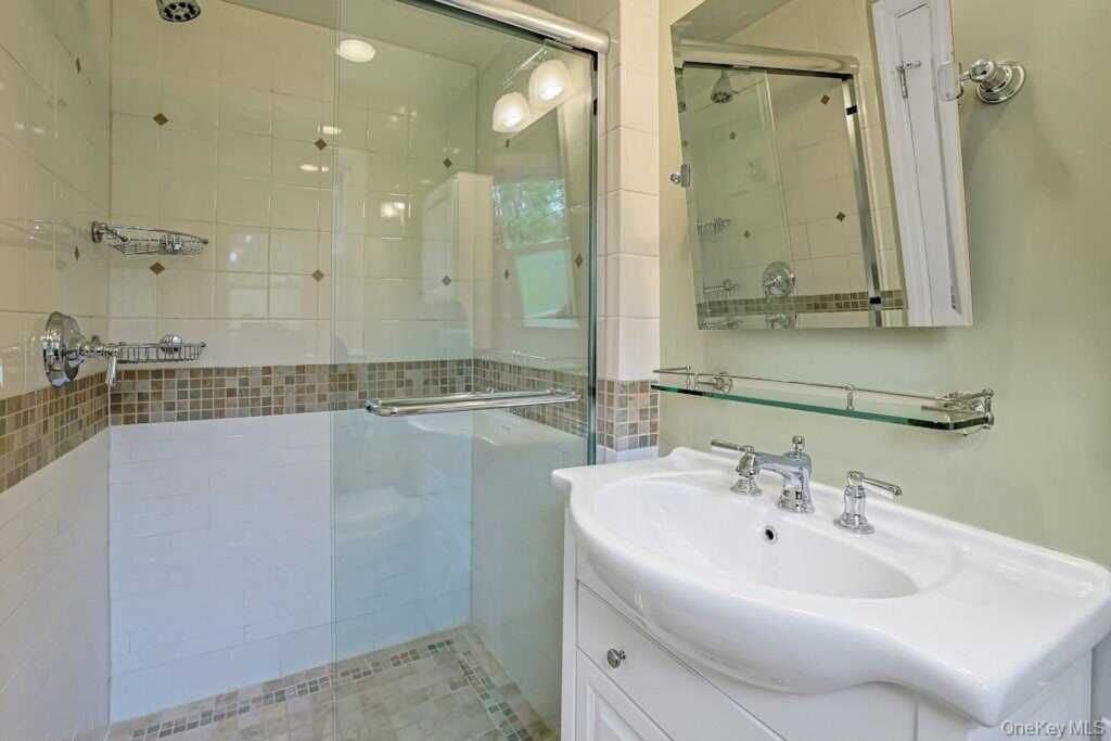305 Stratton Road, New Rochelle, NY 10804 - Photo 16 of 32