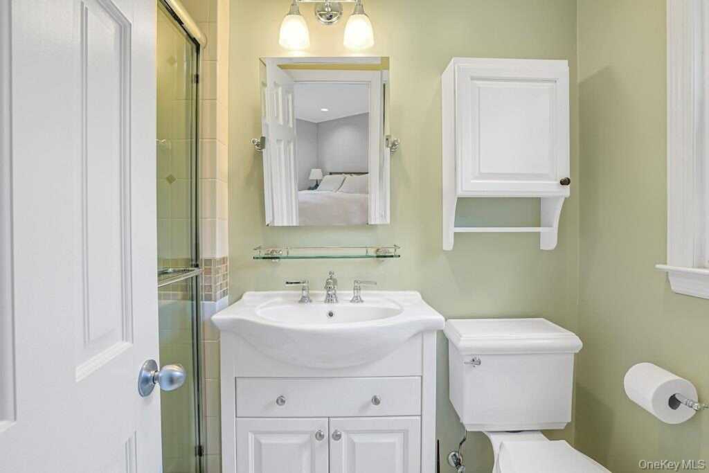 305 Stratton Road, New Rochelle, NY 10804 - Photo 17 of 32