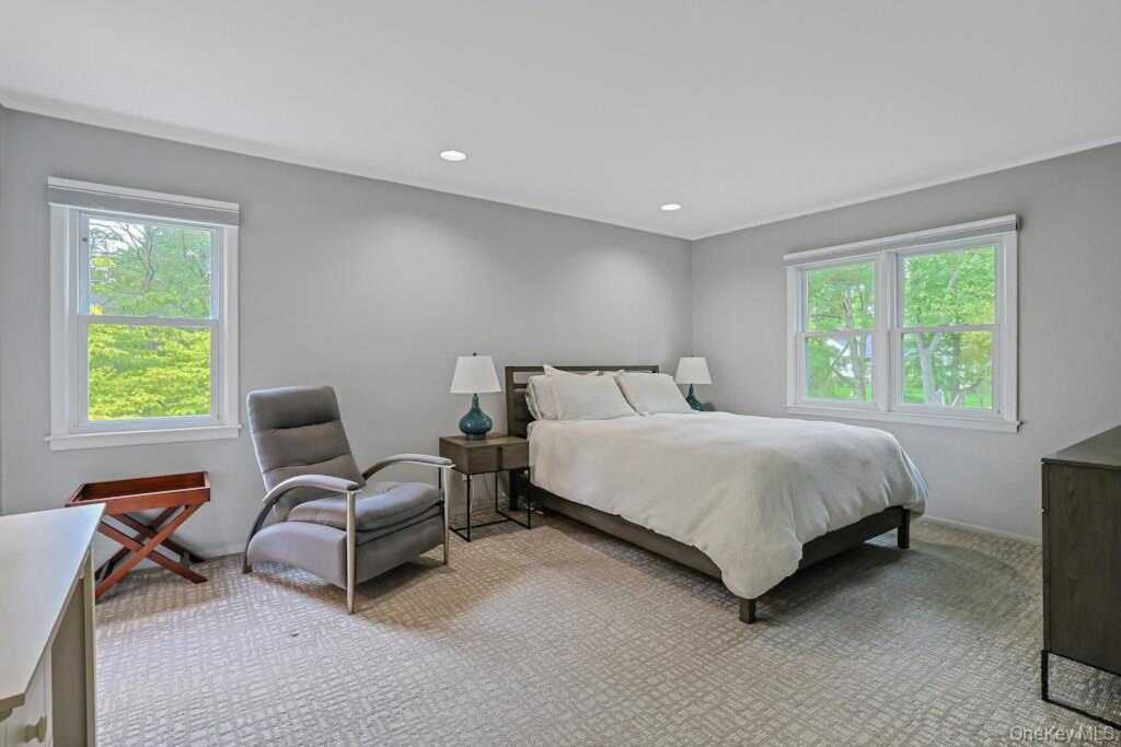 305 Stratton Road, New Rochelle, NY 10804 - Photo 18 of 32