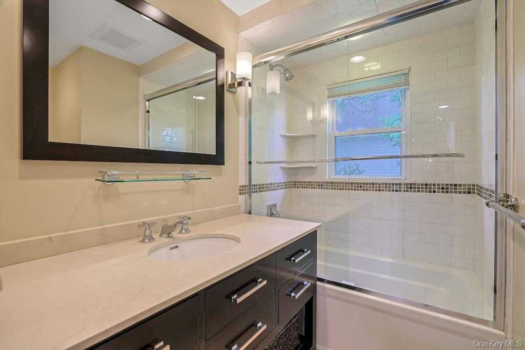 305 Stratton Road, New Rochelle, NY 10804 - Photo 19 of 32