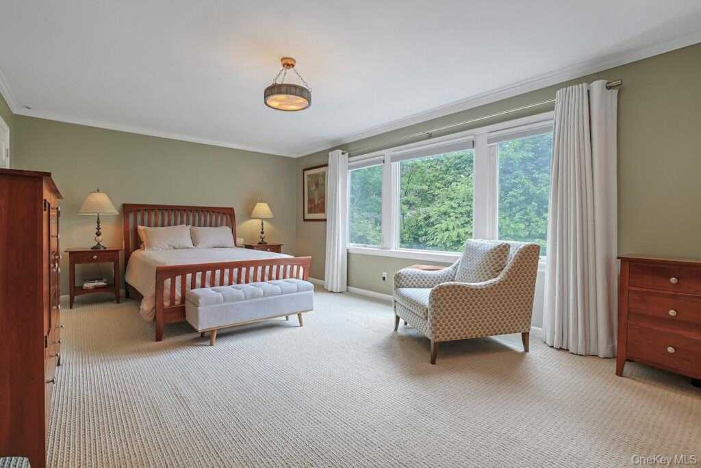 305 Stratton Road, New Rochelle, NY 10804 - Photo 20 of 32