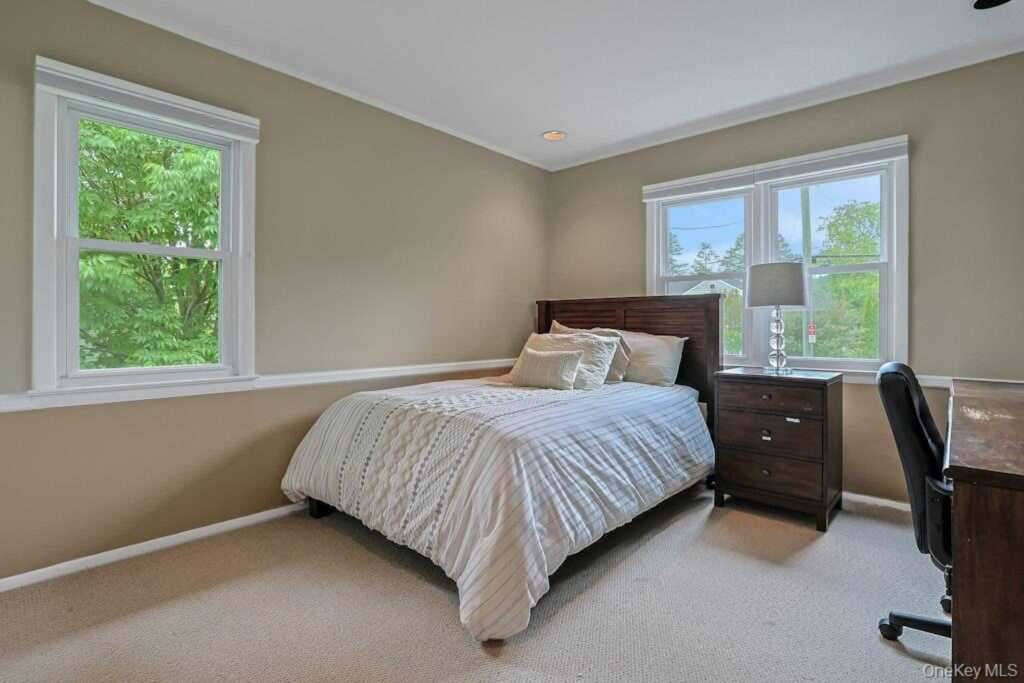 305 Stratton Road, New Rochelle, NY 10804 - Photo 23 of 32