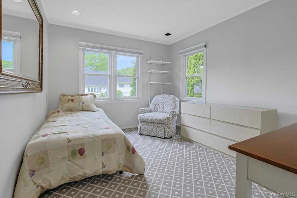 305 Stratton Road, New Rochelle, NY 10804 - Photo 24 of 32