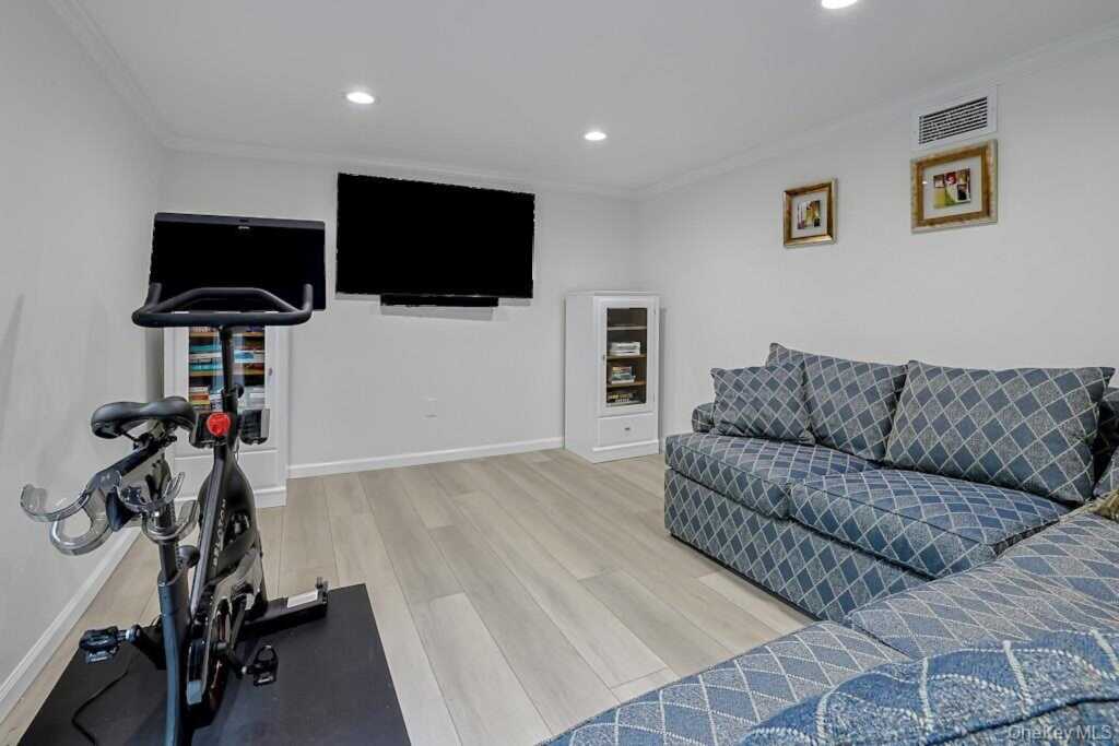 305 Stratton Road, New Rochelle, NY 10804 - Photo 26 of 32