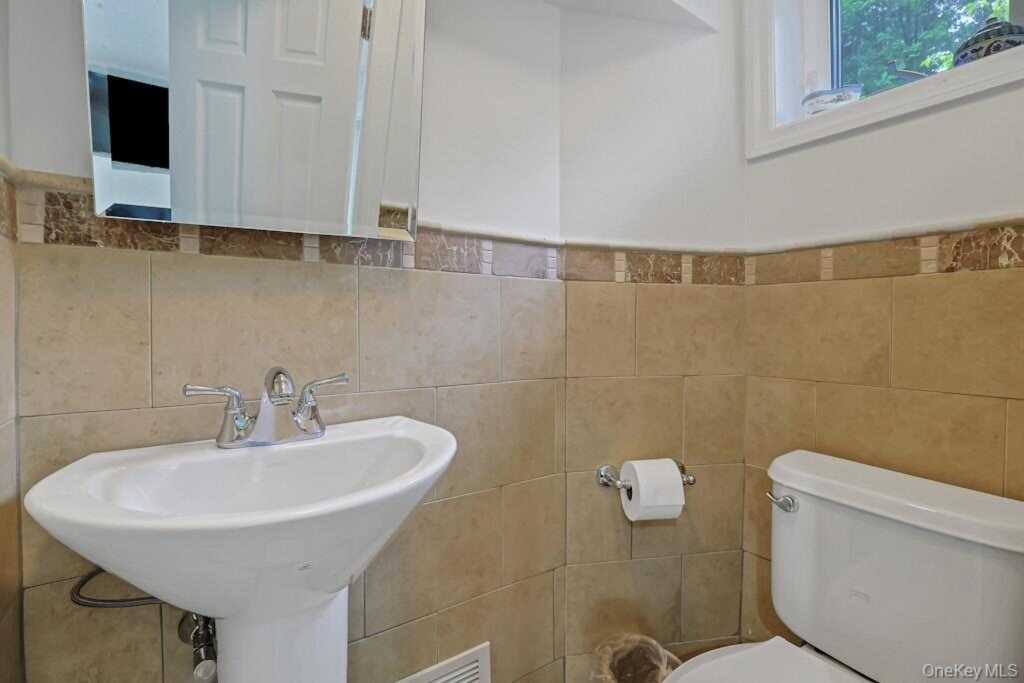 305 Stratton Road, New Rochelle, NY 10804 - Photo 27 of 32