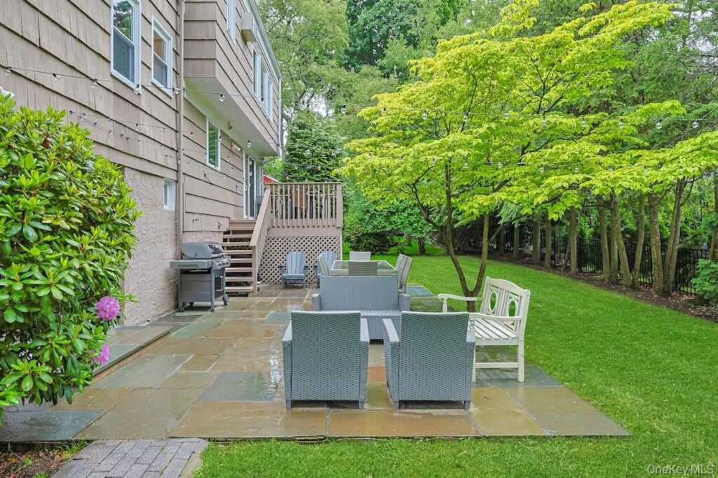 305 Stratton Road, New Rochelle, NY 10804 - Photo 30 of 32