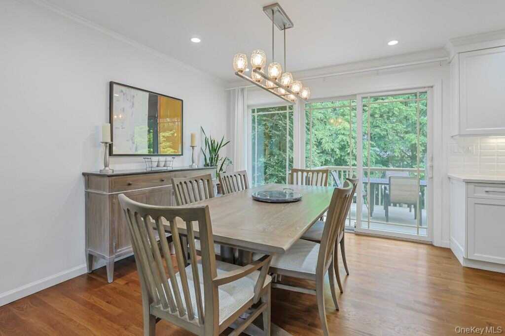 305 Stratton Road, New Rochelle, NY 10804 - Photo 9 of 32