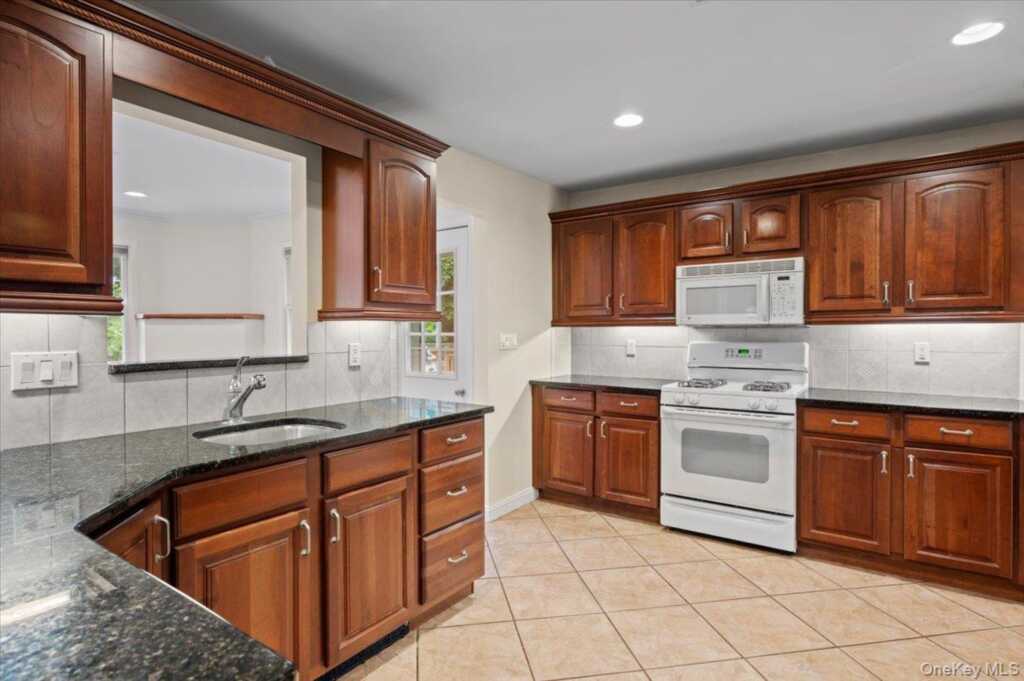 3 Wiles Drive, Stony Point, NY 10980 - Photo 14 of 41