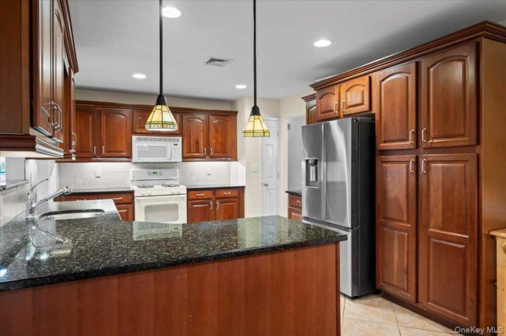 3 Wiles Drive, Stony Point, NY 10980 - Photo 8 of 41